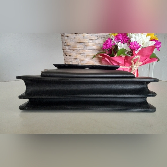 Salvatore Ferragamo, The Nero, Vintage Italian Leather Shoulder Bag - Picture 11 of 16